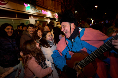 Pamplona volvió a llenarse de colorido, magia e ilusión con el paso de la Cabalgata de SS MM los Reyes Magos de Oriente este lunes, 5 de enero