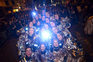Pamplona volvió a llenarse de colorido, magia e ilusión con el paso de la Cabalgata de SS MM los Reyes Magos de Oriente este lunes, 5 de enero