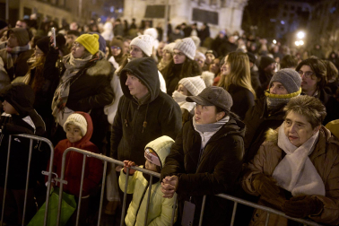 Pamplona volvió a llenarse de colorido, magia e ilusión con el paso de la Cabalgata de SS MM los Reyes Magos de Oriente este lunes, 5 de enero