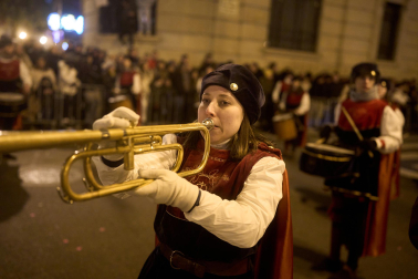 Pamplona volvió a llenarse de colorido, magia e ilusión con el paso de la Cabalgata de SS MM los Reyes Magos de Oriente este lunes, 5 de enero