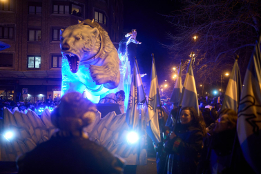 Pamplona volvió a llenarse de colorido, magia e ilusión con el paso de la Cabalgata de SS MM los Reyes Magos de Oriente este lunes, 5 de enero