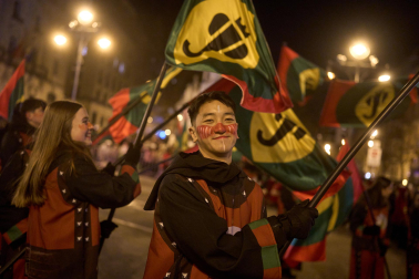 Pamplona volvió a llenarse de colorido, magia e ilusión con el paso de la Cabalgata de SS MM los Reyes Magos de Oriente este lunes, 5 de enero