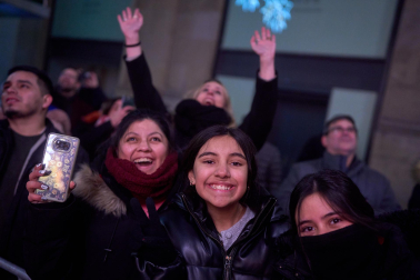 Pamplona volvió a llenarse de colorido, magia e ilusión con el paso de la Cabalgata de SS MM los Reyes Magos de Oriente este lunes, 5 de enero