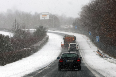 Fotos del temporal de nieve en la A-15 y la A-10