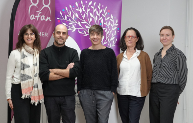 Aintzane Mariezcurrena, psicóloga de AFAN; Xabier Flamarique, actor, Ana Maestrojuan, dramaturga y directora artística de Producciones Maestras; Victoria Erice, trabajadora social de AFAN; y Ana Drouve, producción y gestión cultural en Producciones Maestras.