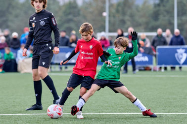 Partidos de las finales de consolación, mixta y femenina del Torneo Interescolar de Tajonar 2025 con la entrega de trofeos y premios