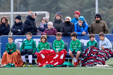 Partidos de las finales de consolación, mixta y femenina del Torneo Interescolar de Tajonar 2025 con la entrega de trofeos y premios