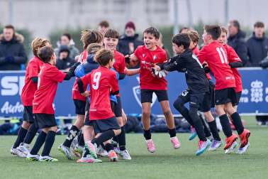 Partidos de las finales de consolación, mixta y femenina del Torneo Interescolar de Tajonar 2025 con la entrega de trofeos y premios