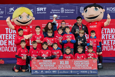 Partidos de las finales de consolación, mixta y femenina del Torneo Interescolar de Tajonar 2025 con la entrega de trofeos y premios