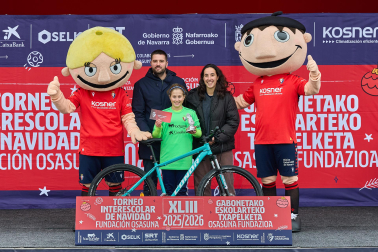 Partidos de las finales de consolación, mixta y femenina del Torneo Interescolar de Tajonar 2025 con la entrega de trofeos y premios