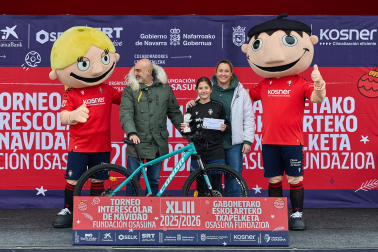 Partidos de las finales de consolación, mixta y femenina del Torneo Interescolar de Tajonar 2025 con la entrega de trofeos y premios