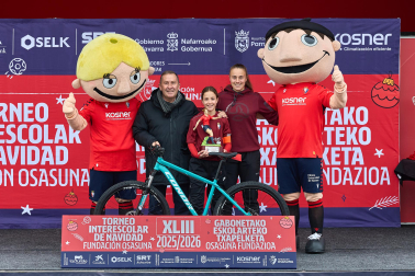 Partidos de las finales de consolación, mixta y femenina del Torneo Interescolar de Tajonar 2025 con la entrega de trofeos y premios