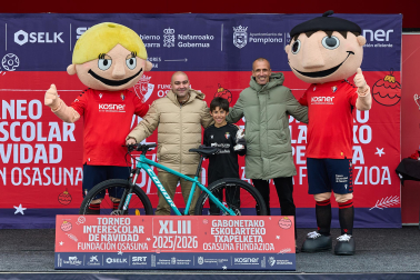 Partidos de las finales de consolación, mixta y femenina del Torneo Interescolar de Tajonar 2025 con la entrega de trofeos y premios