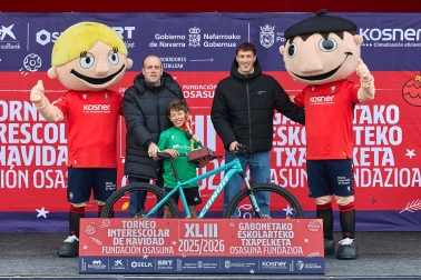 Partidos de las finales de consolación, mixta y femenina del Torneo Interescolar de Tajonar 2025 con la entrega de trofeos y premios