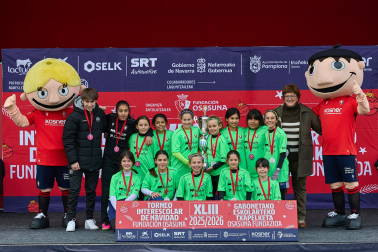 Partidos de las finales de consolación, mixta y femenina del Torneo Interescolar de Tajonar 2025 con la entrega de trofeos y premios