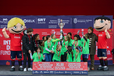 Partidos de las finales de consolación, mixta y femenina del Torneo Interescolar de Tajonar 2025 con la entrega de trofeos y premios