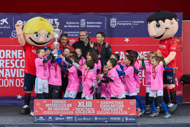 Partidos de las finales de consolación, mixta y femenina del Torneo Interescolar de Tajonar 2025 con la entrega de trofeos y premios