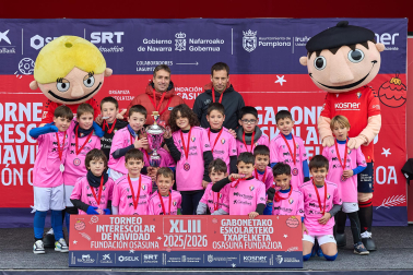 Partidos de las finales de consolación, mixta y femenina del Torneo Interescolar de Tajonar 2025 con la entrega de trofeos y premios