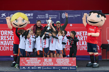 Partidos de las finales de consolación, mixta y femenina del Torneo Interescolar de Tajonar 2025 con la entrega de trofeos y premios