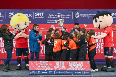 Partidos de las finales de consolación, mixta y femenina del Torneo Interescolar de Tajonar 2025 con la entrega de trofeos y premios