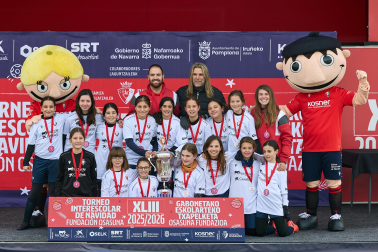 Partidos de las finales de consolación, mixta y femenina del Torneo Interescolar de Tajonar 2025 con la entrega de trofeos y premios