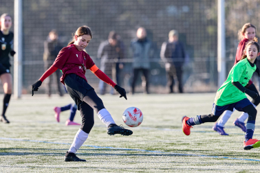 Partidos de las finales de consolación, mixta y femenina del Torneo Interescolar de Tajonar 2025 con la entrega de trofeos y premios