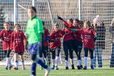 Partidos de las finales de consolación, mixta y femenina del Torneo Interescolar de Tajonar 2025 con la entrega de trofeos y premios