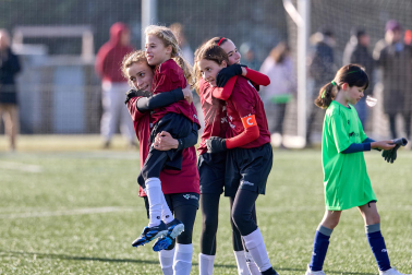 Partidos de las finales de consolación, mixta y femenina del Torneo Interescolar de Tajonar 2025 con la entrega de trofeos y premios