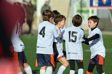 Partidos de las finales de consolación, mixta y femenina del Torneo Interescolar de Tajonar 2025 con la entrega de trofeos y premios
