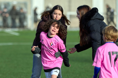 Partidos de las finales de consolación, mixta y femenina del Torneo Interescolar de Tajonar 2025 con la entrega de trofeos y premios