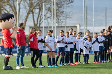 Partidos de las finales de consolación, mixta y femenina del Torneo Interescolar de Tajonar 2025 con la entrega de trofeos y premios
