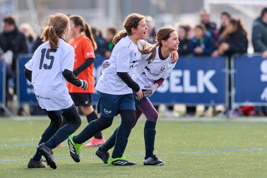 Partidos de las finales de consolación, mixta y femenina del Torneo Interescolar de Tajonar 2025 con la entrega de trofeos y premios