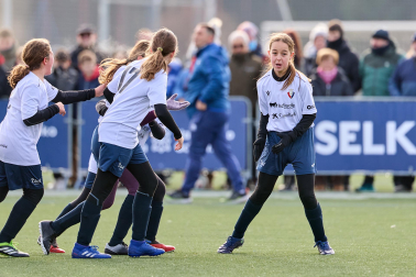 Partidos de las finales de consolación, mixta y femenina del Torneo Interescolar de Tajonar 2025 con la entrega de trofeos y premios