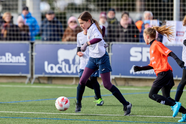 Partidos de las finales de consolación, mixta y femenina del Torneo Interescolar de Tajonar 2025 con la entrega de trofeos y premios