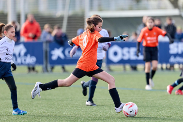 Partidos de las finales de consolación, mixta y femenina del Torneo Interescolar de Tajonar 2025 con la entrega de trofeos y premios