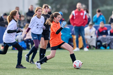 Partidos de las finales de consolación, mixta y femenina del Torneo Interescolar de Tajonar 2025 con la entrega de trofeos y premios