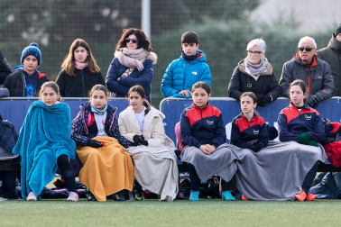 Partidos de las finales de consolación, mixta y femenina del Torneo Interescolar de Tajonar 2025 con la entrega de trofeos y premios