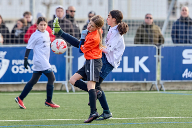 Partidos de las finales de consolación, mixta y femenina del Torneo Interescolar de Tajonar 2025 con la entrega de trofeos y premios