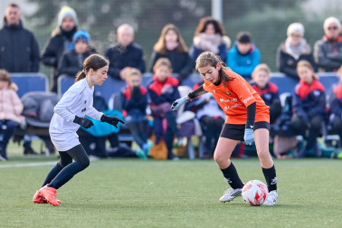 Partidos de las finales de consolación, mixta y femenina del Torneo Interescolar de Tajonar 2025 con la entrega de trofeos y premios