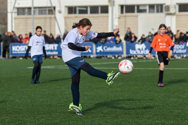 Partidos de las finales de consolación, mixta y femenina del Torneo Interescolar de Tajonar 2025 con la entrega de trofeos y premios