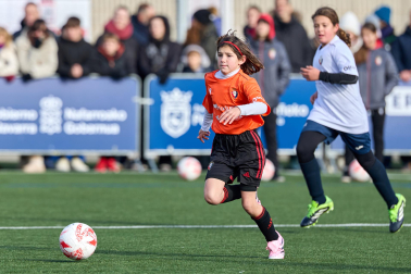 Partidos de las finales de consolación, mixta y femenina del Torneo Interescolar de Tajonar 2025 con la entrega de trofeos y premios