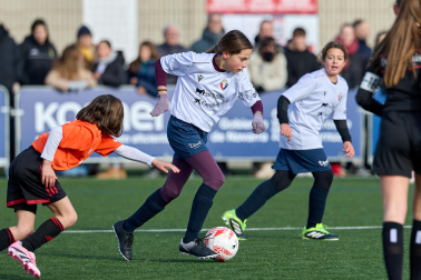 Partidos de las finales de consolación, mixta y femenina del Torneo Interescolar de Tajonar 2025 con la entrega de trofeos y premios