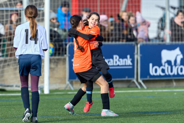 Partidos de las finales de consolación, mixta y femenina del Torneo Interescolar de Tajonar 2025 con la entrega de trofeos y premios