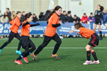 Partidos de las finales de consolación, mixta y femenina del Torneo Interescolar de Tajonar 2025 con la entrega de trofeos y premios