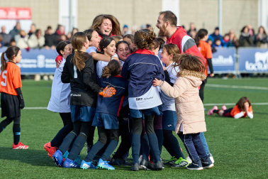 Partidos de las finales de consolación, mixta y femenina del Torneo Interescolar de Tajonar 2025 con la entrega de trofeos y premios