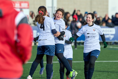 Partidos de las finales de consolación, mixta y femenina del Torneo Interescolar de Tajonar 2025 con la entrega de trofeos y premios