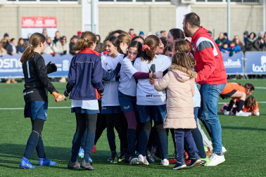 Partidos de las finales de consolación, mixta y femenina del Torneo Interescolar de Tajonar 2025 con la entrega de trofeos y premios