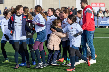 Partidos de las finales de consolación, mixta y femenina del Torneo Interescolar de Tajonar 2025 con la entrega de trofeos y premios