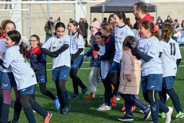 Partidos de las finales de consolación, mixta y femenina del Torneo Interescolar de Tajonar 2025 con la entrega de trofeos y premios