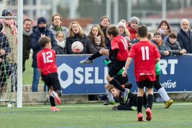 Partidos de las finales de consolación, mixta y femenina del Torneo Interescolar de Tajonar 2025 con la entrega de trofeos y premios